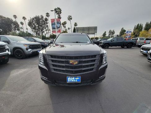 Used 2018 Cadillac Escalade Luxury image 3