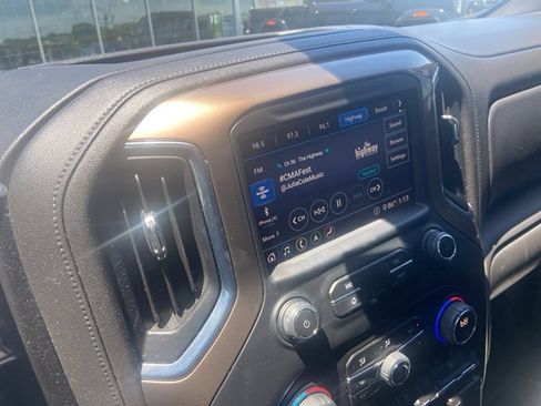 Used 2020 Chevrolet Silverado 1500 High Country w/ Technology Package AWD/4WD image 5