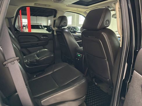 Used 2007 Cadillac Escalade AWD w/ Information Package image 40