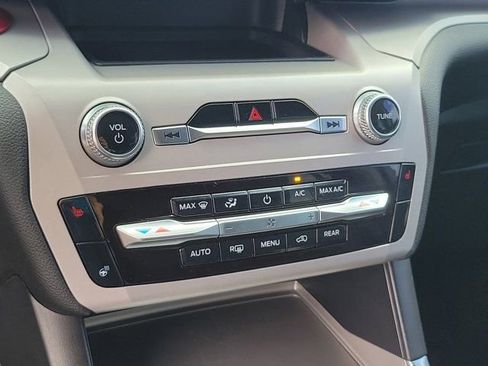 Used 2023 Ford Explorer XLT w/ Equipment Group 202A AWD/4WD image 32