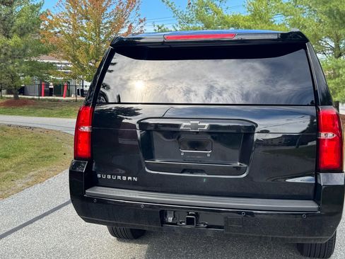 Used 2017 Chevrolet Suburban LT image 27