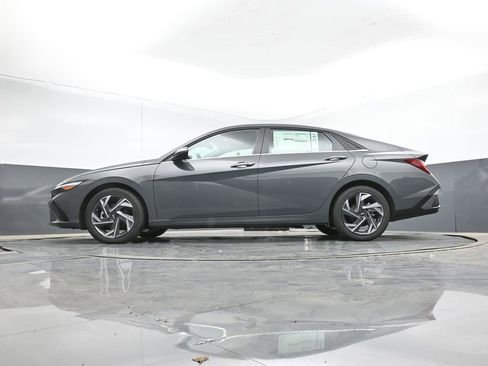 New 2026 Hyundai Elantra Limited FWD image 11