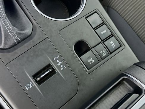 Used 2024 Toyota Highlander LE image 26