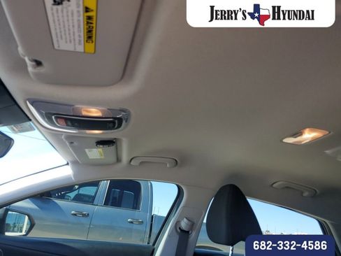 Used 2023 Hyundai Elantra Blue image 14