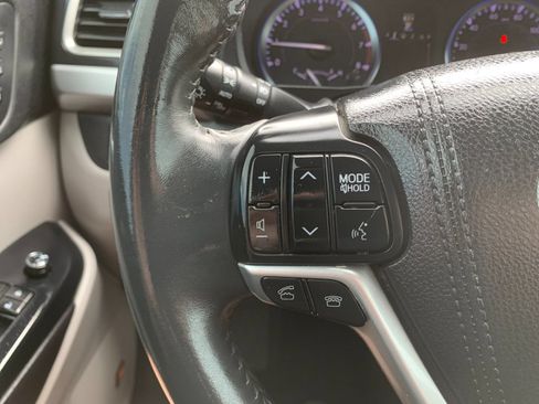 Used 2016 Toyota Highlander Limited AWD/4WD image 30