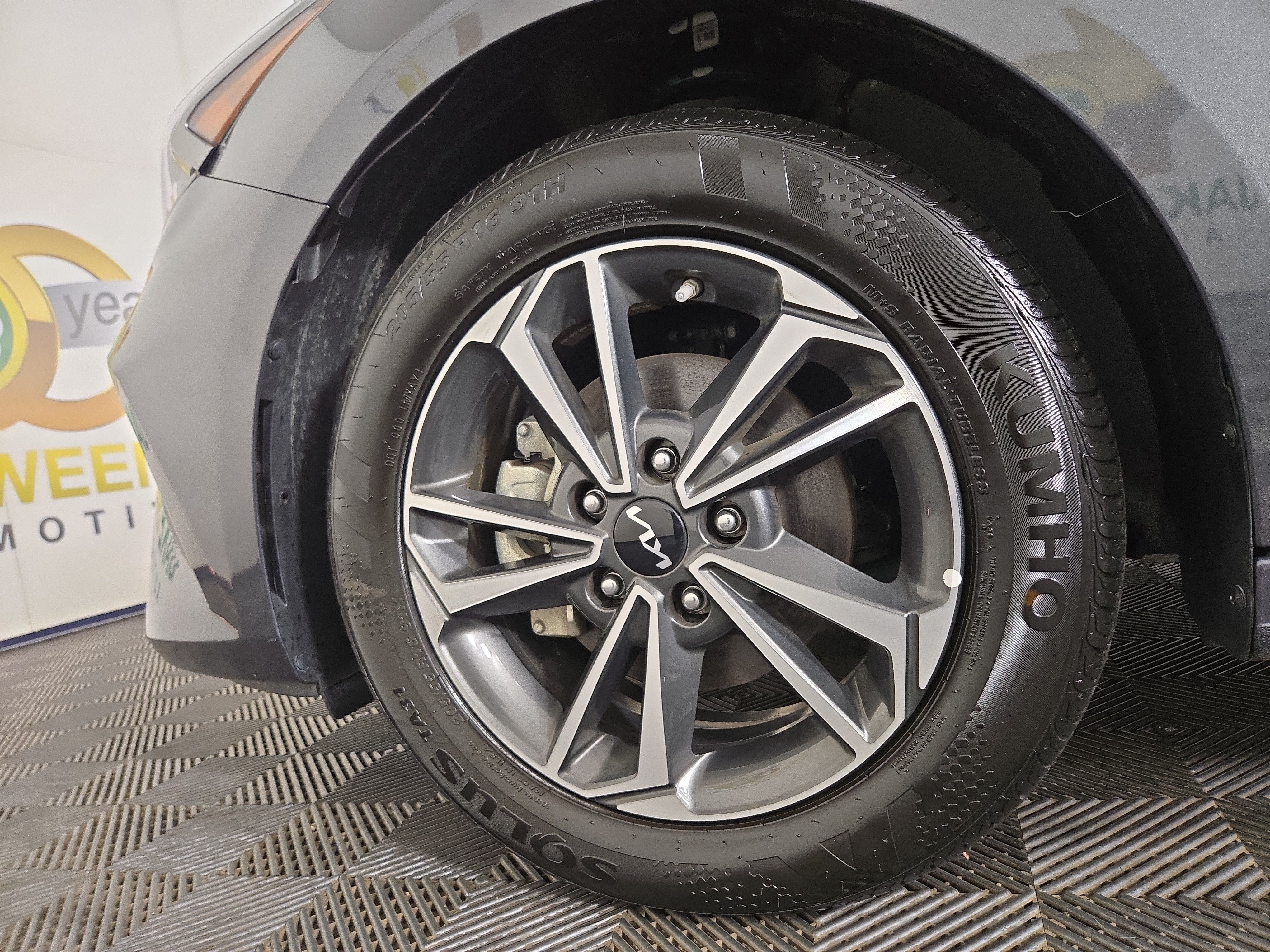 Used 2024 Kia Forte LXS w/ LXS Technology Package FWD image 32