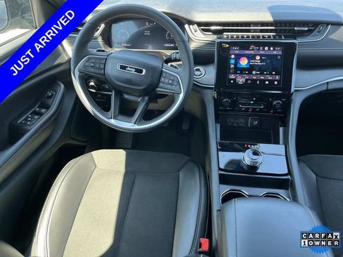 Used 2024 Jeep Grand Cherokee Altitude AWD/4WD image 15