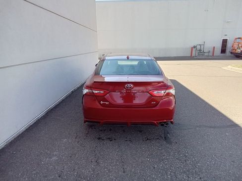 Certified 2019 Toyota Camry SE image 3