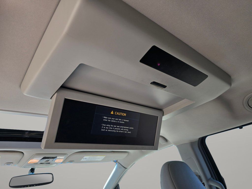 Used 2017 Toyota Sienna XLE Premium FWD image 6