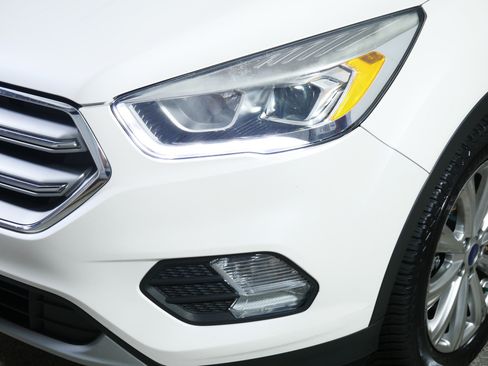 Used 2017 Ford Escape Titanium FWD image 16