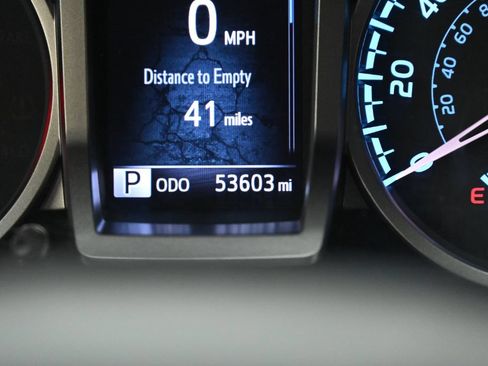 Used 2020 Toyota Tacoma SR5 AWD/4WD image 28