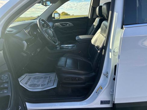 Used 2020 Chevrolet Traverse LT w/ LT Premium Package image 18