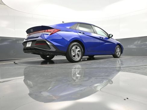 Certified 2025 Hyundai Elantra SE FWD image 28
