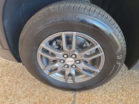 Used 2025 GMC Acadia Elevation image 24