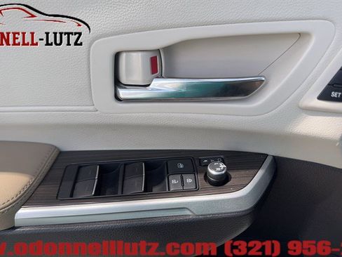 Used 2022 Toyota Sienna Limited FWD image 15