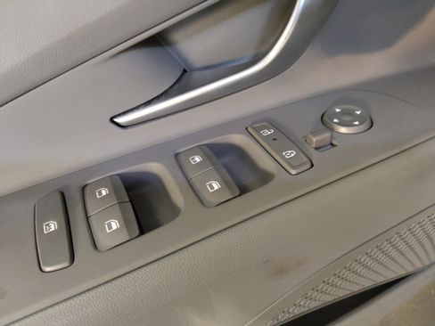 Used 2025 Hyundai Elantra SE image 27