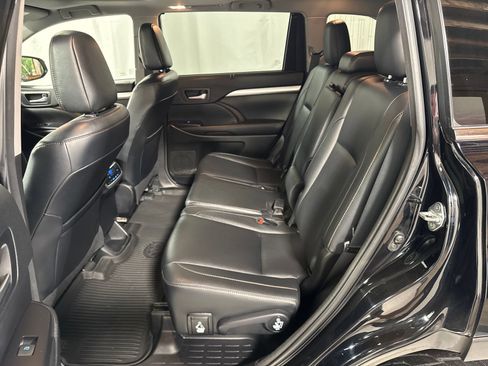 Used 2018 Toyota Highlander XLE AWD/4WD image 5