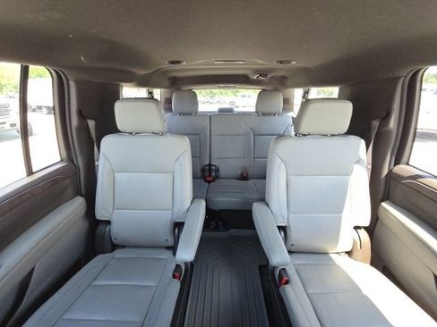 Used 2022 Chevrolet Suburban Z71 w/ Z71 Off-Road Package image 18