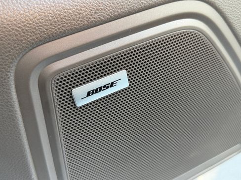 Certified 2025 Porsche Macan AWD/4WD image 24