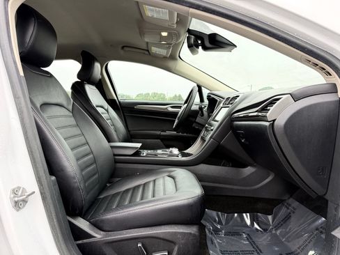 Used 2018 Ford Fusion SE w/ Equipment Group 602A FWD image 21