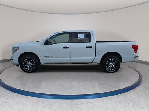 Used 2022 Nissan Titan SV image 8