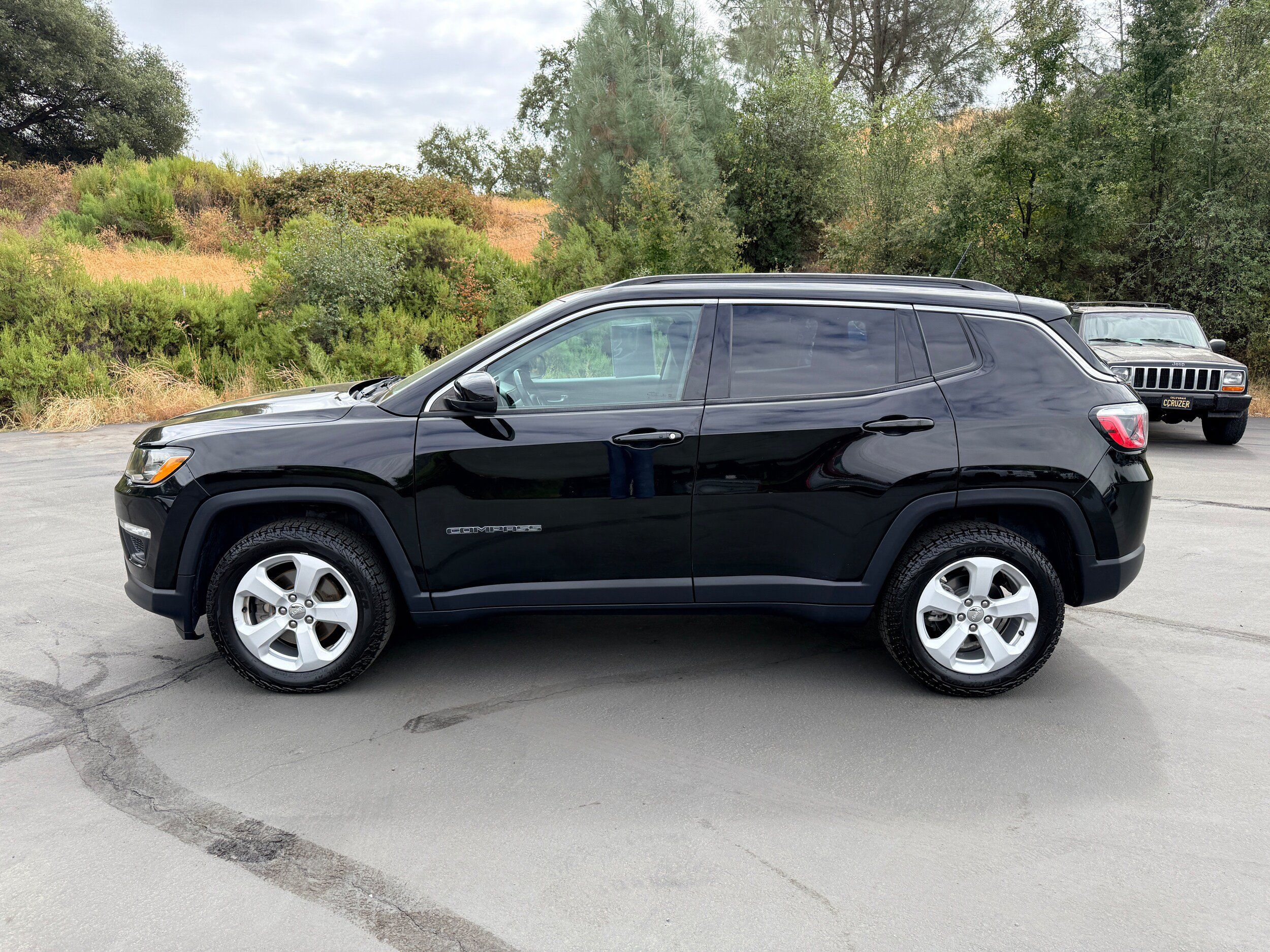 Used 2019 Jeep Compass Latitude w/ Popular Equipment Group AWD/4WD image 1