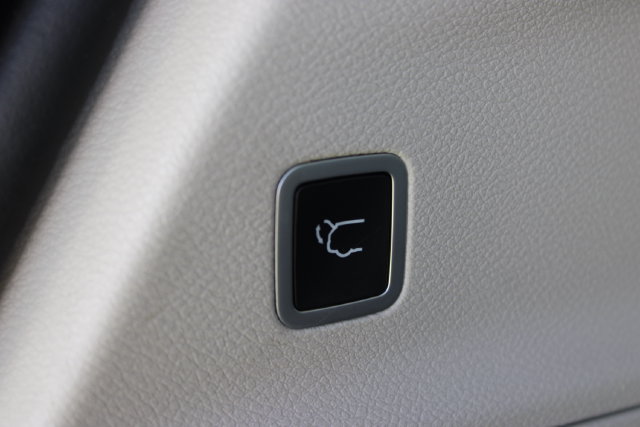 Used 2018 Chrysler Pacifica Touring-L w/ Tire & Wheel Group FWD image 52