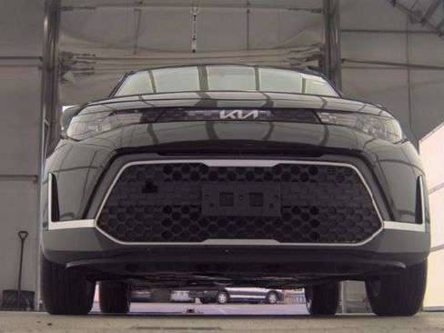 Used 2025 Kia Soul LX w/ LX Technology Package FWD image 4