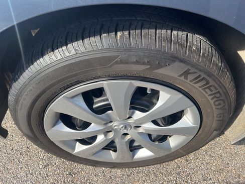 Used 2025 Toyota Corolla LE FWD image 14