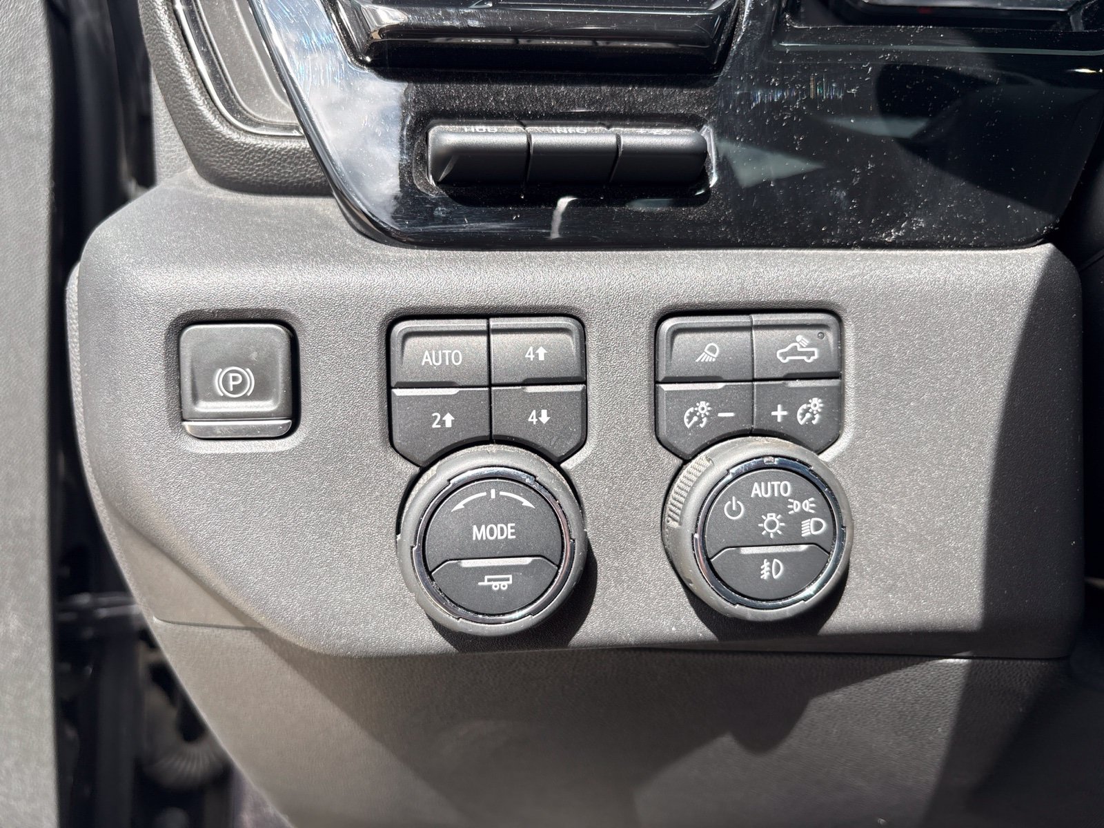 Used 2023 Chevrolet Silverado 1500 ZR2 w/ Technology Package AWD/4WD image 28