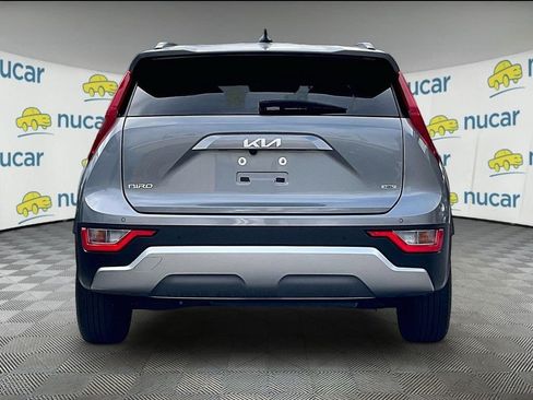 Used 2023 Kia Niro EX FWD image 5