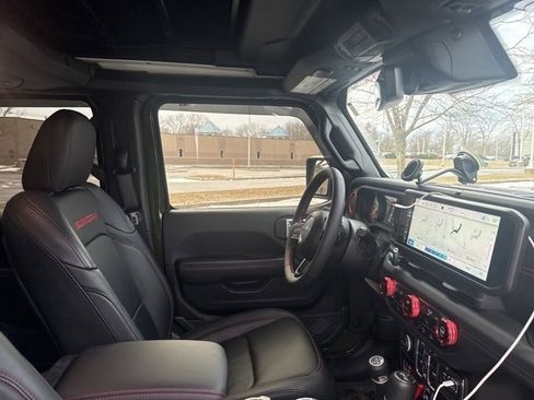 Used 2024 Jeep Wrangler Unlimited Rubicon image 18