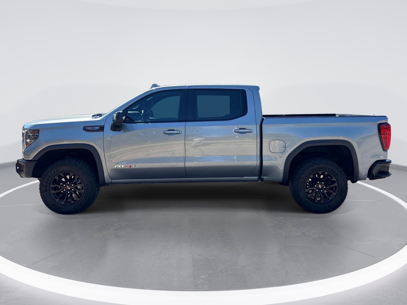 Used 2023 GMC Sierra 1500 AT4X AWD/4WD image 5
