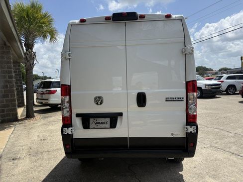 Used 2025 RAM ProMaster 2500 w/ Convenience Group FWD image 7