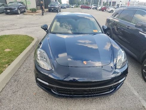 Used 2017 Porsche Panamera 4 AWD/4WD image 19