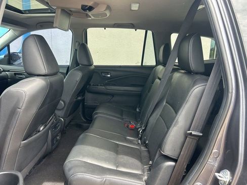 Used 2021 Honda Pilot Touring image 10