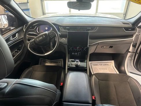Used 2023 Jeep Grand Cherokee Altitude AWD/4WD image 20
