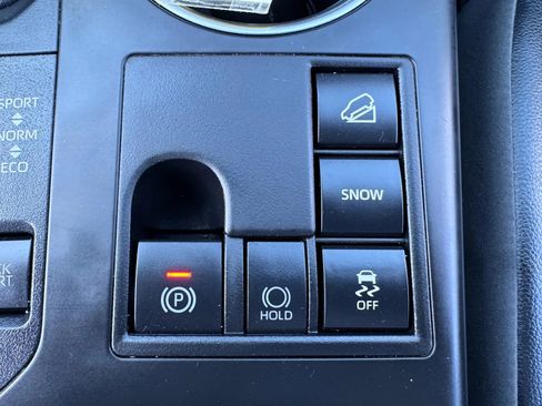 Used 2024 Toyota Highlander XLE image 29