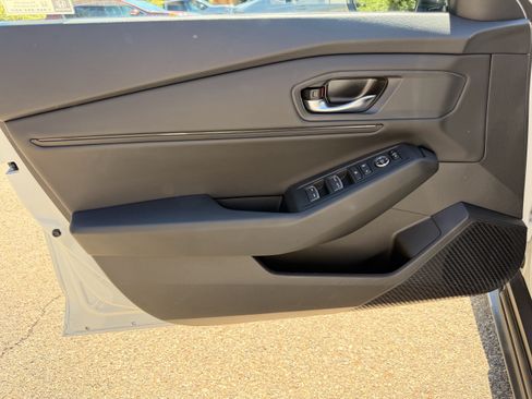 Used 2024 Honda Accord EX image 11