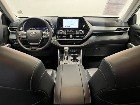 Used 2023 Toyota Highlander XLE AWD/4WD image 17