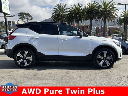 Used 2023 Volvo XC40 Recharge Plus image 3