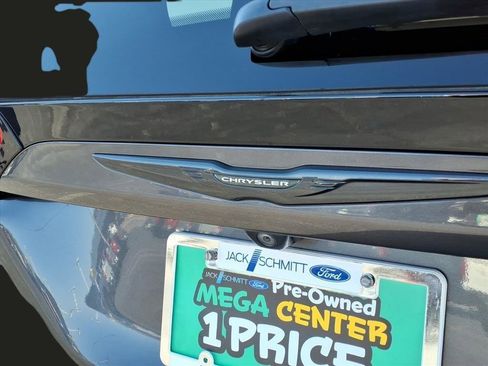 Used 2020 Chrysler Pacifica Touring-L Plus w/ S Appearance Package image 27