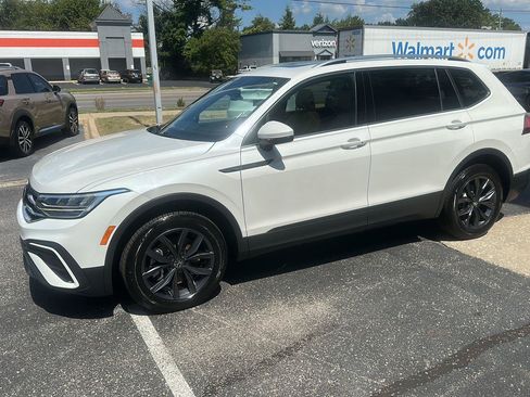 Used 2023 Volkswagen Tiguan SE AWD/4WD image 7