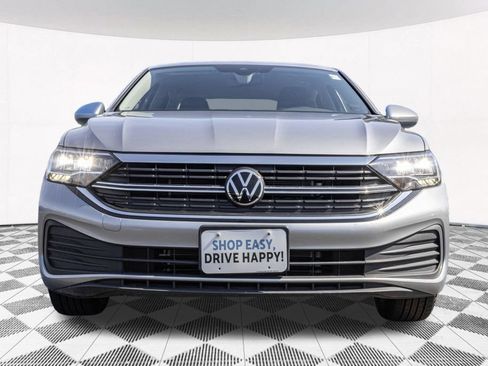 Used 2024 Volkswagen Jetta SE FWD image 4