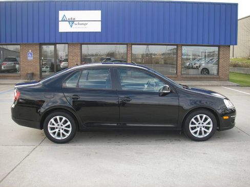 Used 2009 Volkswagen Jetta S image 4