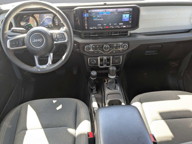 Used 2024 Jeep Wrangler Unlimited Sahara AWD/4WD image 15