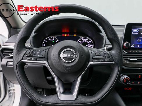 Used 2025 Nissan Altima 2.5 SV FWD image 10