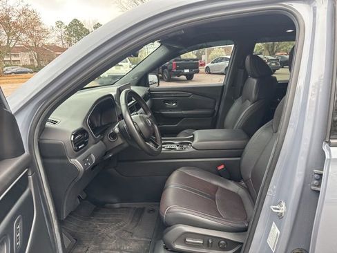 Used 2025 Honda Pilot Black Edition image 16