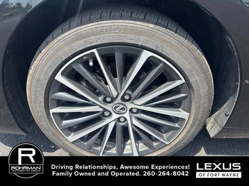 Used 2025 Lexus ES 350 w/ Premium Package FWD image 10