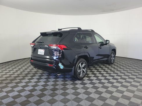 Used 2025 Toyota RAV4 SE image 4